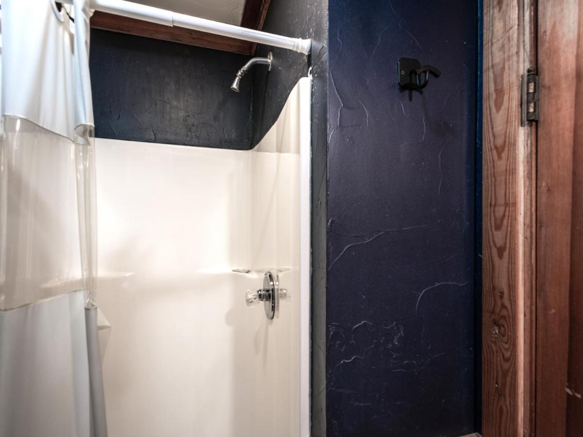 Apache Village 3, Queen Bed, Midtown, Sleeps 2 รุยโดโซ ภายนอก รูปภาพ